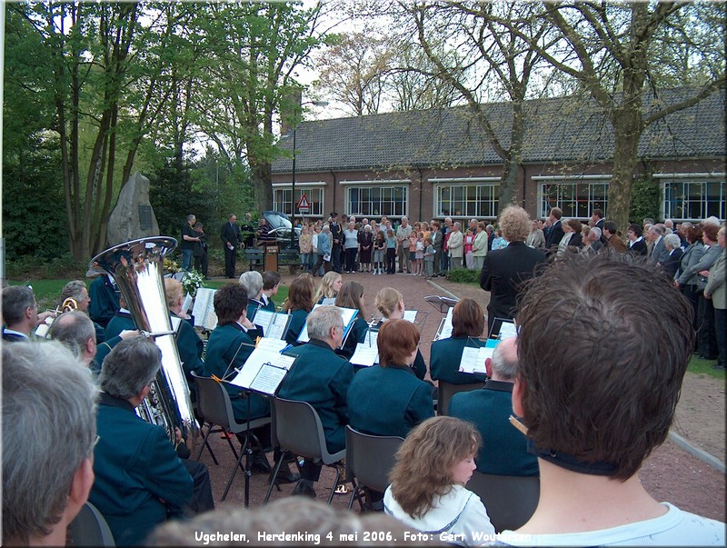 HPIM0448.JPG Ugchelen, Herdenking 4 mei 2006