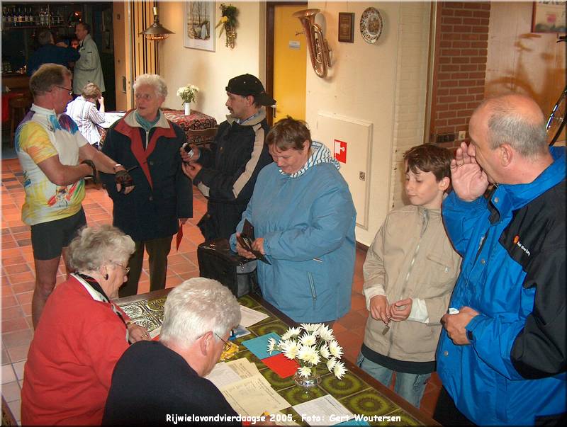 HPIM7570.JPG  Rijwielavondvierdaagse 2005