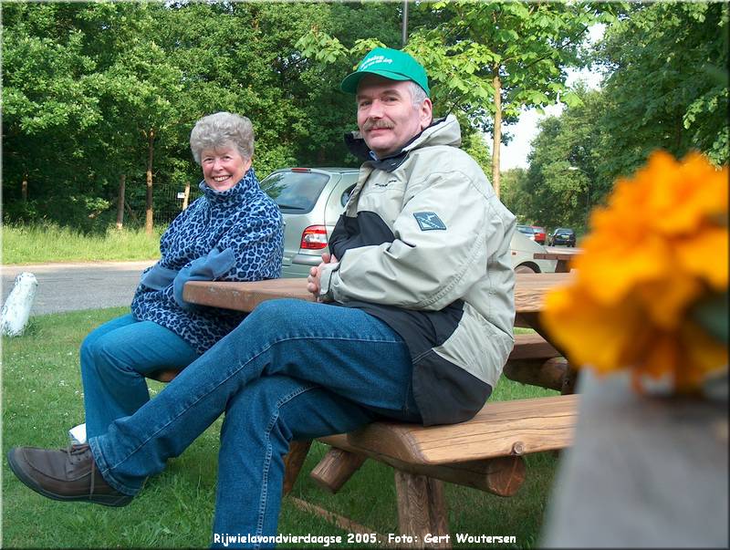 HPIM7592.JPG  Rijwielavondvierdaagse 2005