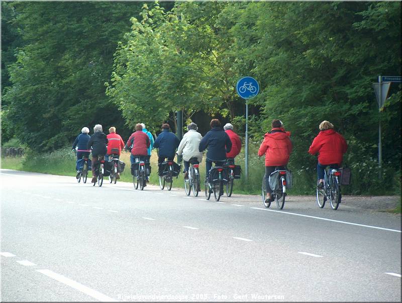 HPIM7596.JPG  Rijwielavondvierdaagse 2005