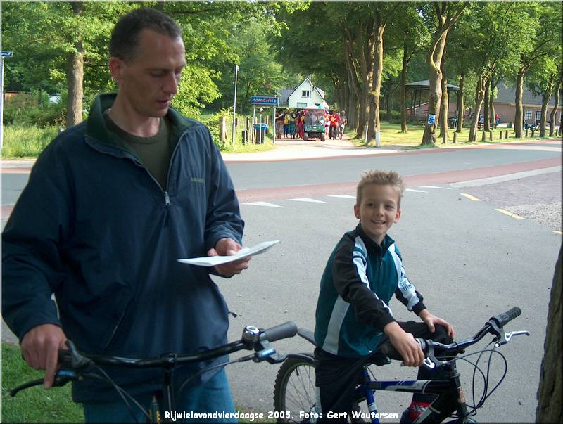 HPIM7664.JPG  Rijwielavondvierdaagse 2005