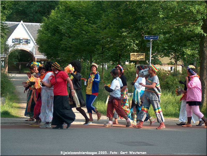 HPIM7666.JPG  Rijwielavondvierdaagse 2005