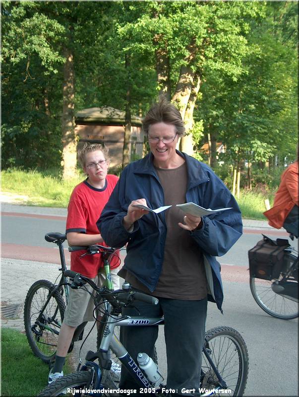 HPIM7668.JPG  Rijwielavondvierdaagse 2005