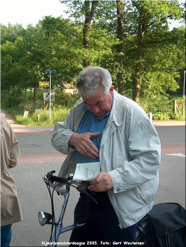 HPIM7669.JPG  Rijwielavondvierdaagse 2005