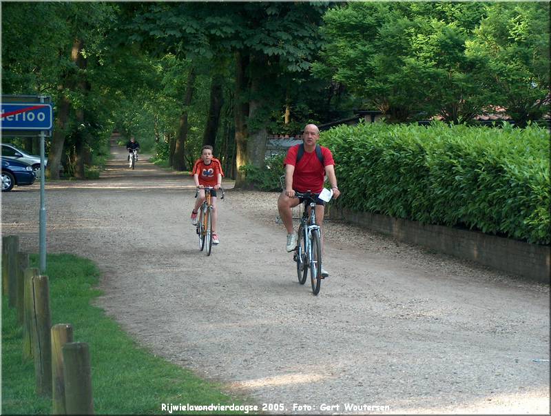 HPIM7673.JPG  Rijwielavondvierdaagse 2005