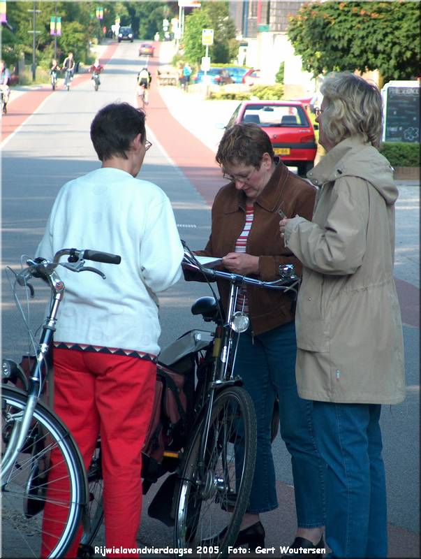 HPIM7688.JPG  Rijwielavondvierdaagse 2005