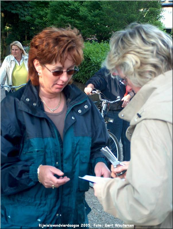 HPIM7698.JPG  Rijwielavondvierdaagse 2005