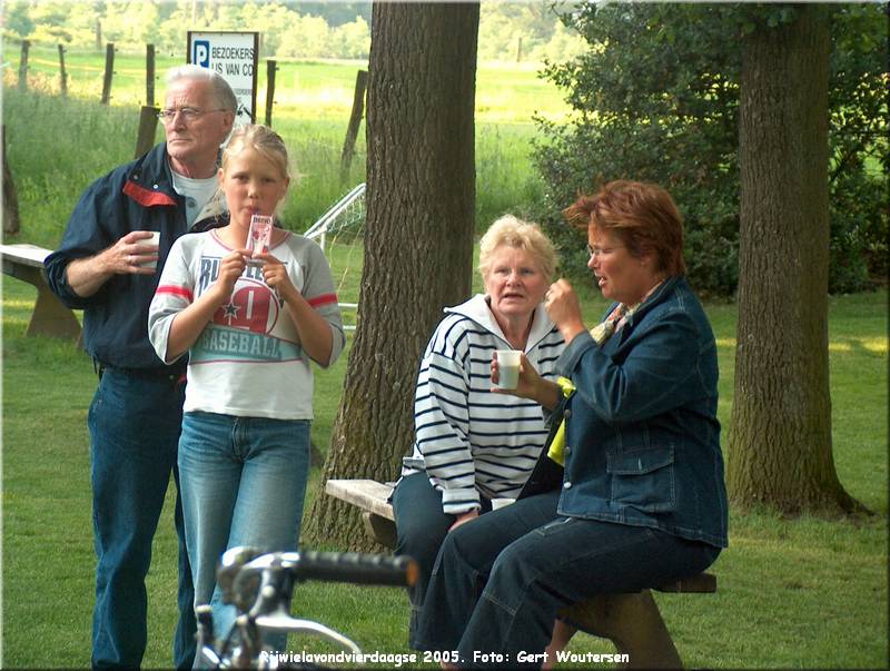 HPIM7704.JPG  Rijwielavondvierdaagse 2005