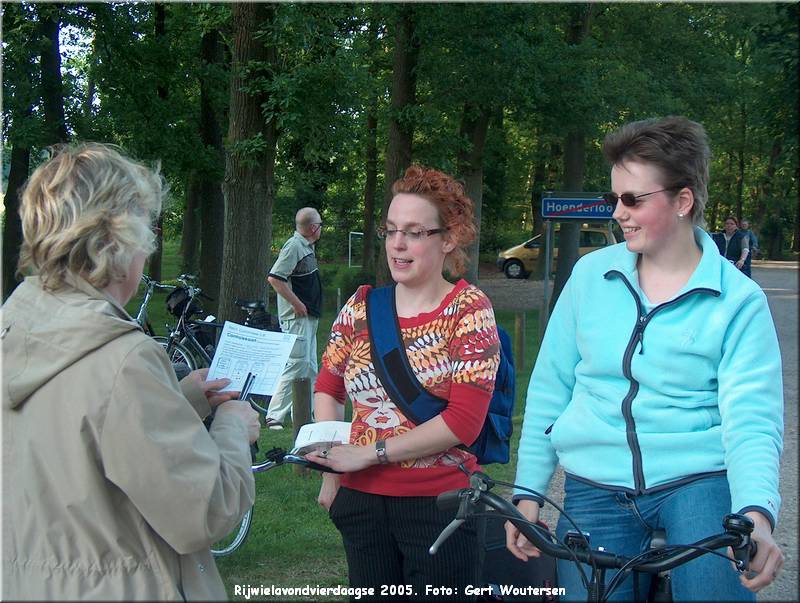 HPIM7706.JPG  Rijwielavondvierdaagse 2005