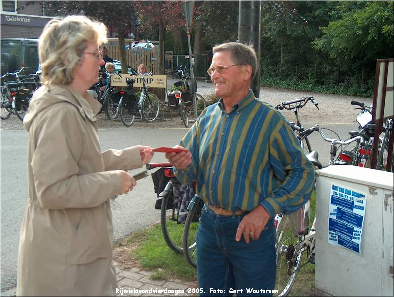 HPIM7707.JPG  Rijwielavondvierdaagse 2005