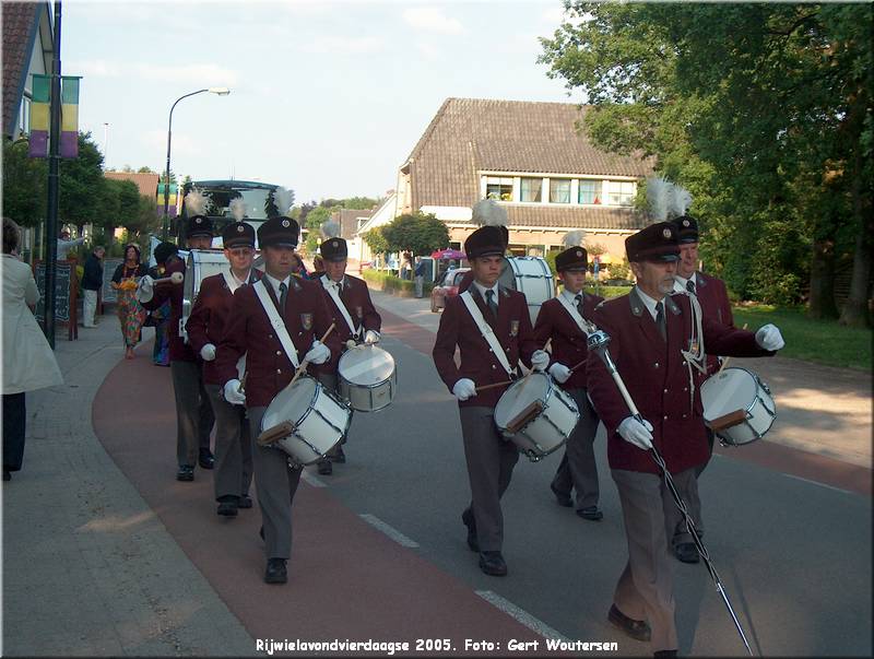 HPIM7708.JPG  Rijwielavondvierdaagse 2005