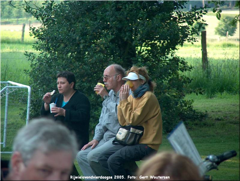 HPIM7715.JPG  Rijwielavondvierdaagse 2005