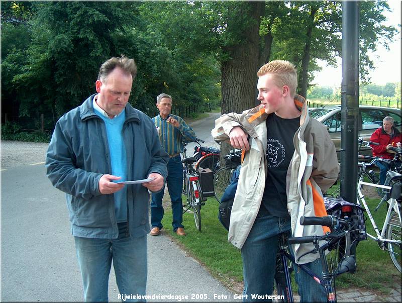 HPIM7721.JPG  Rijwielavondvierdaagse 2005