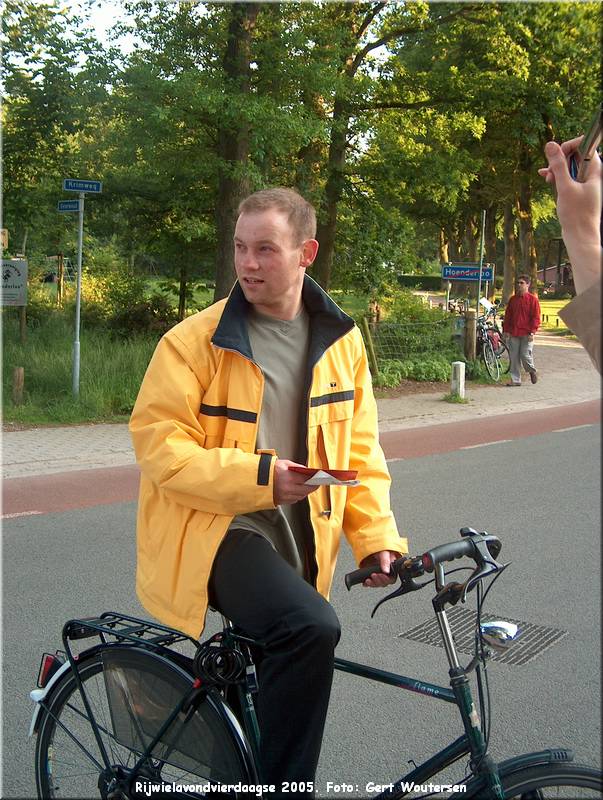 HPIM7723.JPG  Rijwielavondvierdaagse 2005