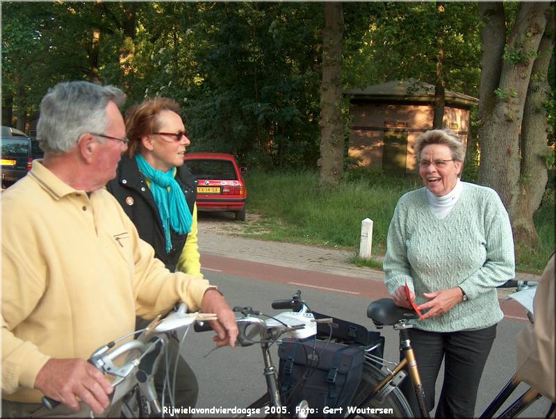 HPIM7725.JPG  Rijwielavondvierdaagse 2005