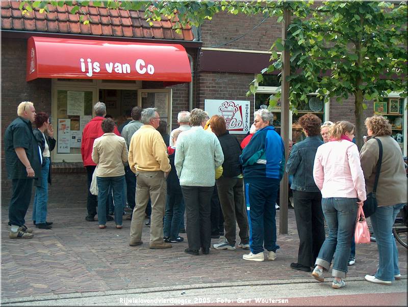 HPIM7733.JPG  Rijwielavondvierdaagse 2005