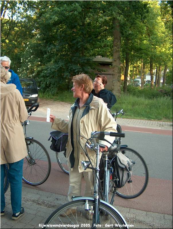 HPIM7738.JPG  Rijwielavondvierdaagse 2005