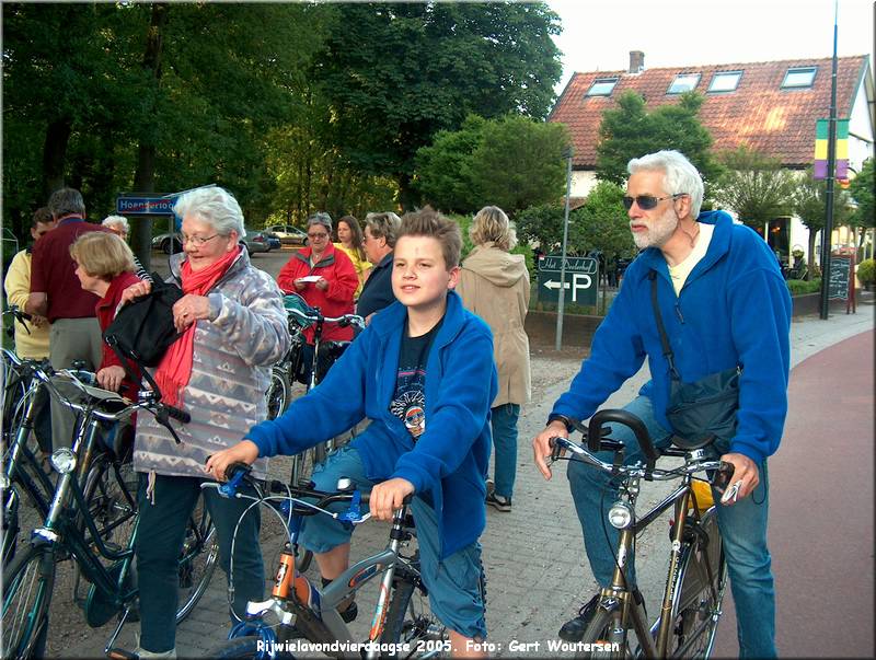 HPIM7739.JPG  Rijwielavondvierdaagse 2005