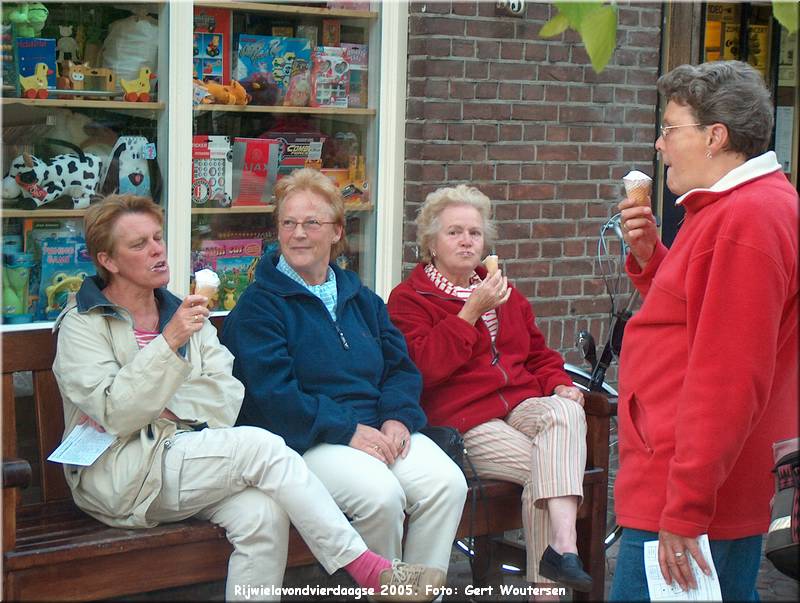 HPIM7745.JPG  Rijwielavondvierdaagse 2005