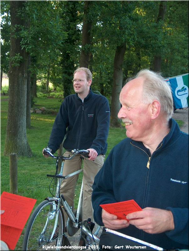 HPIM7757.JPG  Rijwielavondvierdaagse 2005