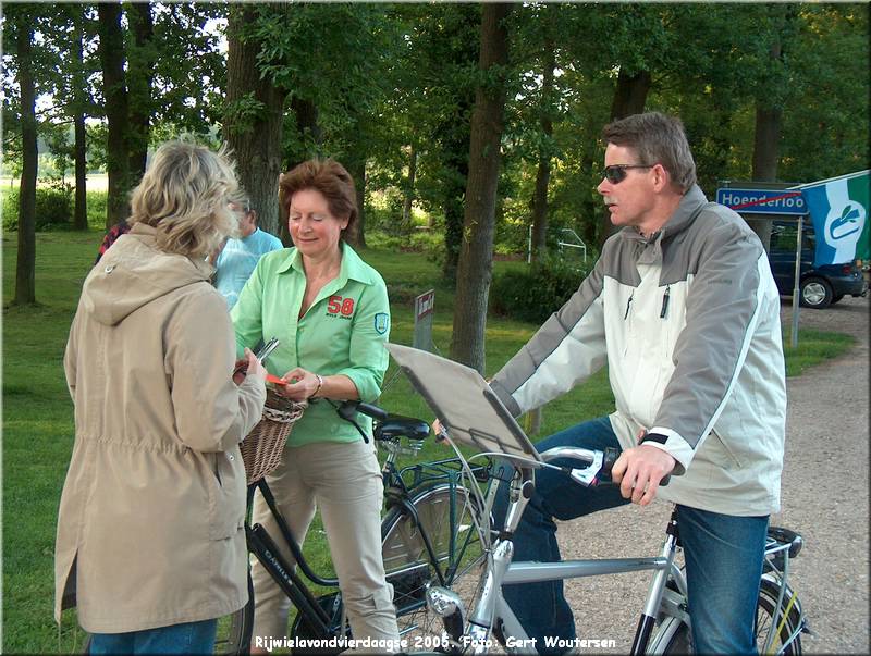 HPIM7764.JPG  Rijwielavondvierdaagse 2005