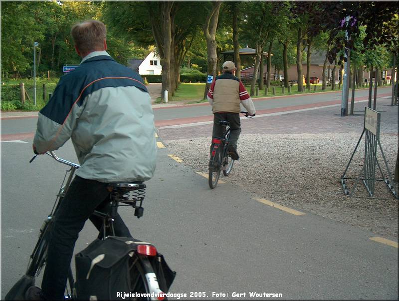 HPIM7767.JPG  Rijwielavondvierdaagse 2005