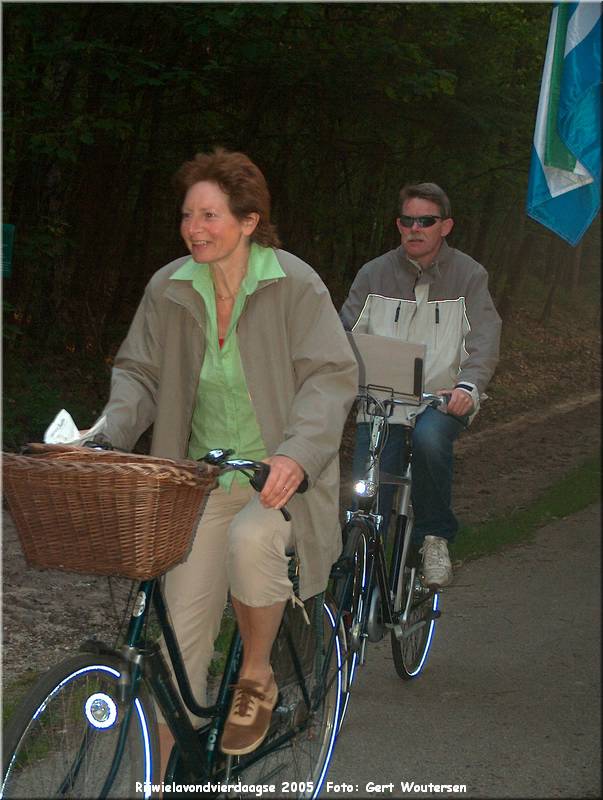 HPIM7769.JPG  Rijwielavondvierdaagse 2005