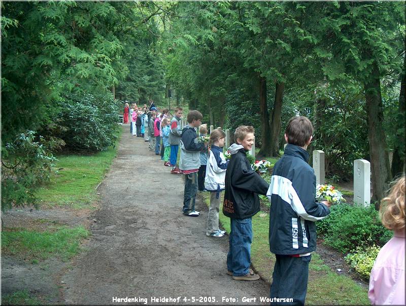 HPIM6039.JPG  Herdenking Heidehof Ugchelen 4-5-2005