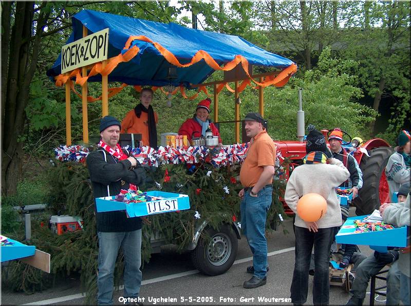 HPIM6164.JPG  Optocht Ugchelen 5-5-2005