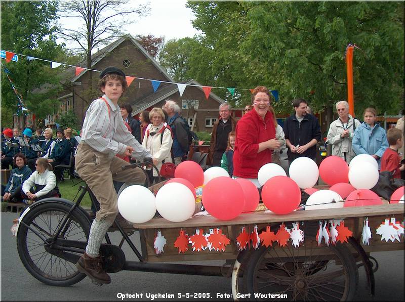 HPIM6200.JPG  Optocht Ugchelen 5-5-2005