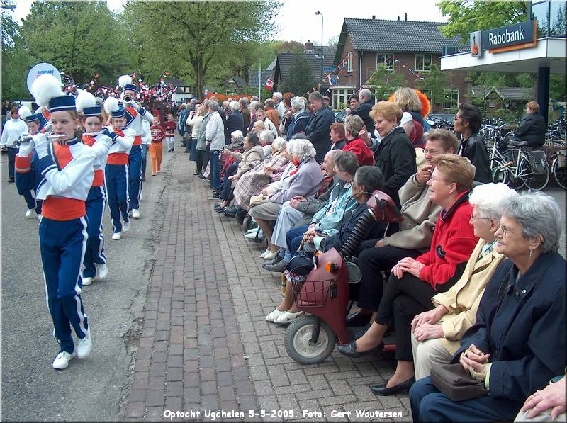 HPIM6233.JPG  Optocht Ugchelen 5-5-2005