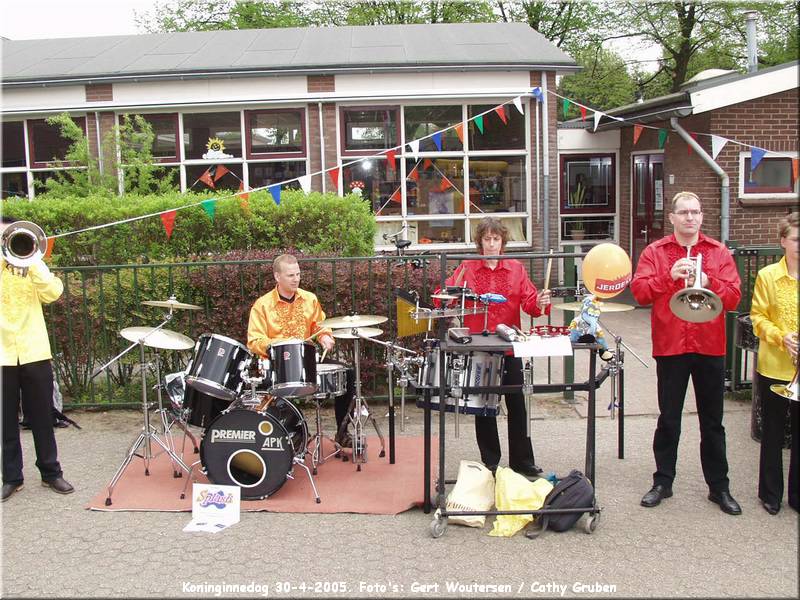 P4301216.JPG  Koninginnedag 30-4-2005