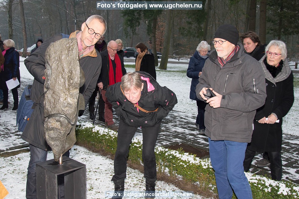 Onthulling beeld de verlichters 3401.jpg