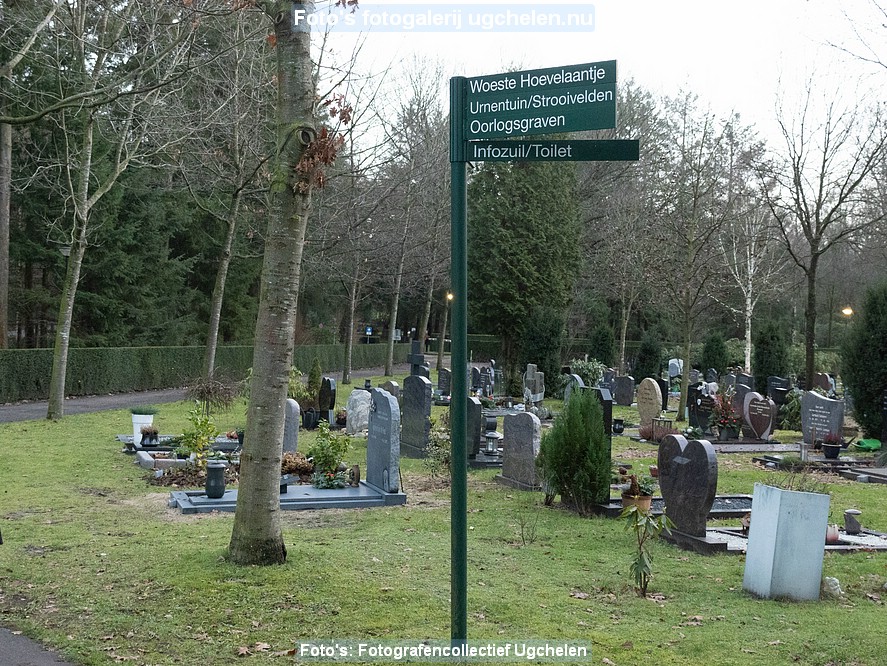 Lichtjes op Oorlogsgraven Heidehof 2022-HM-1001927.jpg