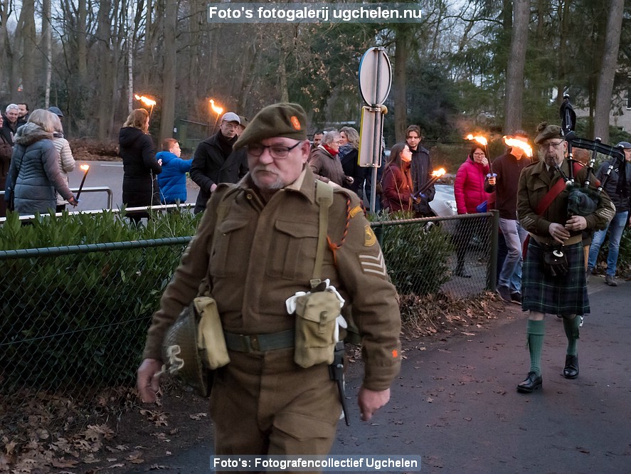 Lichtjes op Oorlogsgraven Heidehof 2022-HM-1001931.jpg