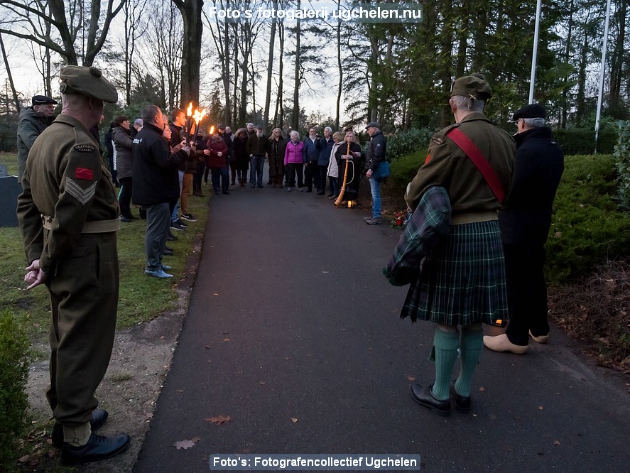 Lichtjes op Oorlogsgraven Heidehof 2022-HM-1001947.jpg