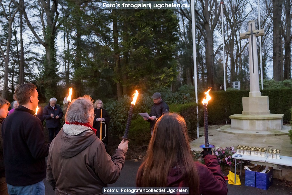 Lichtjes op Oorlogsgraven Heidehof 2022-HM-1001948.jpg