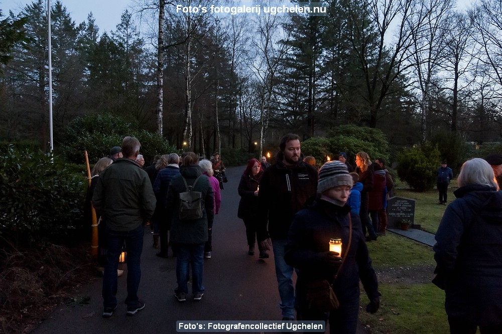 Lichtjes op Oorlogsgraven Heidehof 2022-HM-1001954.jpg
