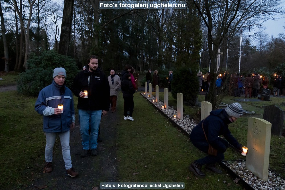 Lichtjes op Oorlogsgraven Heidehof 2022-HM-1001955.jpg