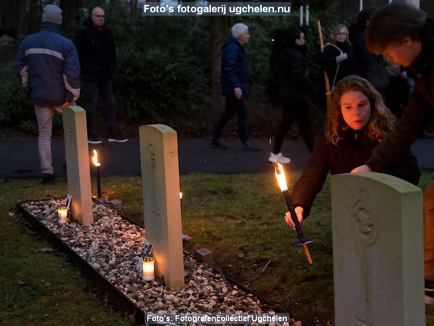 Lichtjes op Oorlogsgraven Heidehof 2022-HM-1001957.jpg