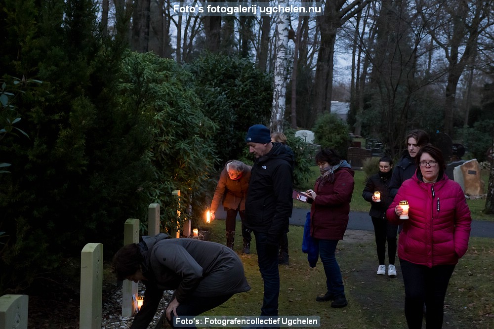Lichtjes op Oorlogsgraven Heidehof 2022-HM-1001959.jpg