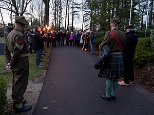 Lichtjes op Oorlogsgraven Heidehof 2022-HM-1001947.jpg