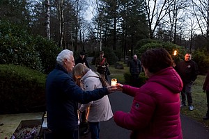 Lichtjes op Oorlogsgraven Heidehof 2022-HM-1001953.jpg