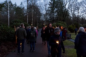 Lichtjes op Oorlogsgraven Heidehof 2022-HM-1001954.jpg