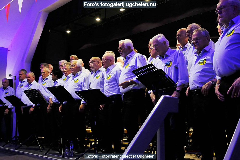 2025-13-05 Twee koren dorpshuis 4.JPG