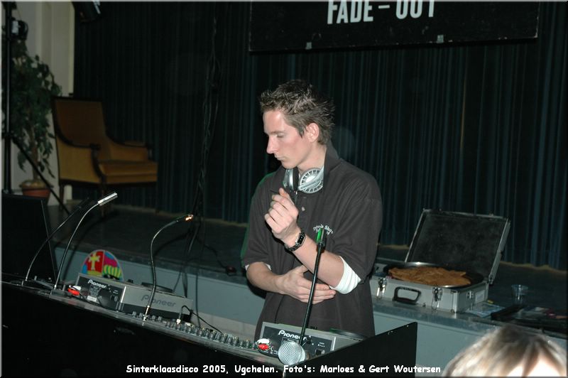 C008_DSC_3383.JPG Sinterklaasdisco 2005, Ugchelen