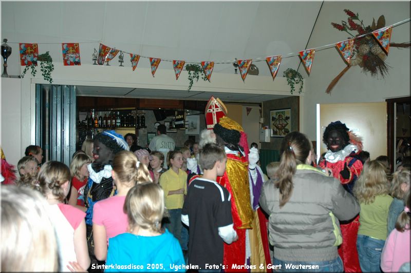 C098_DSC_3438.JPG Sinterklaasdisco 2005, Ugchelen
