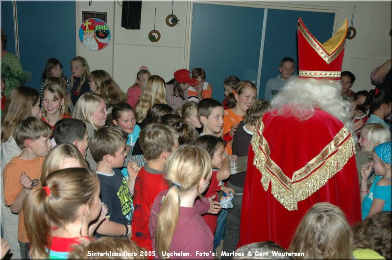 C104_DSC_3441.JPG Sinterklaasdisco 2005, Ugchelen