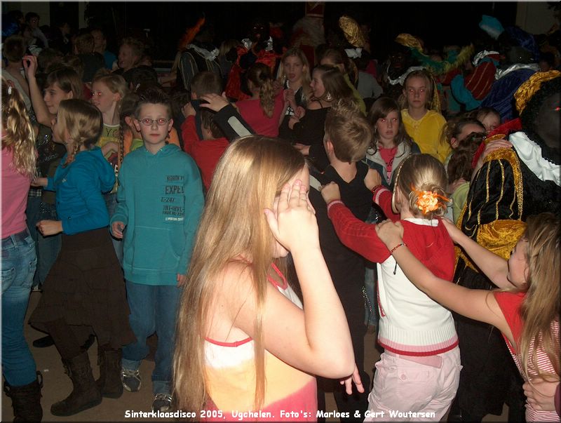 C107_HPIM9423.JPG Sinterklaasdisco 2005, Ugchelen