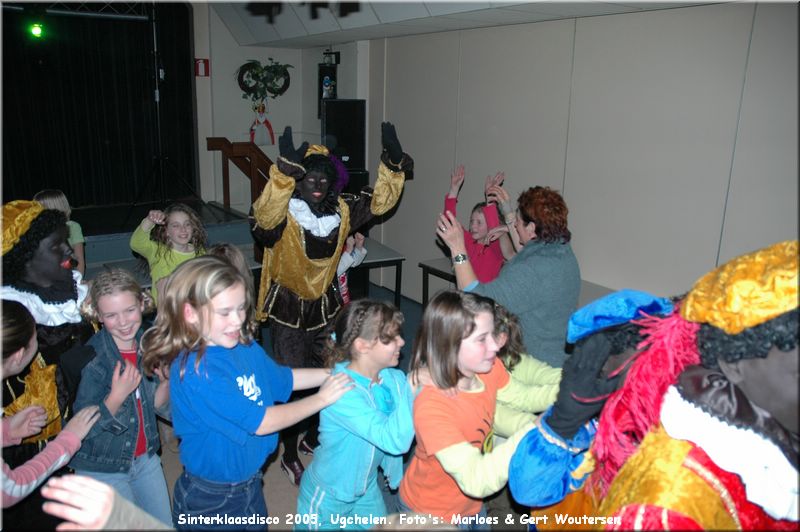 C109_DSC_3444.JPG Sinterklaasdisco 2005, Ugchelen
